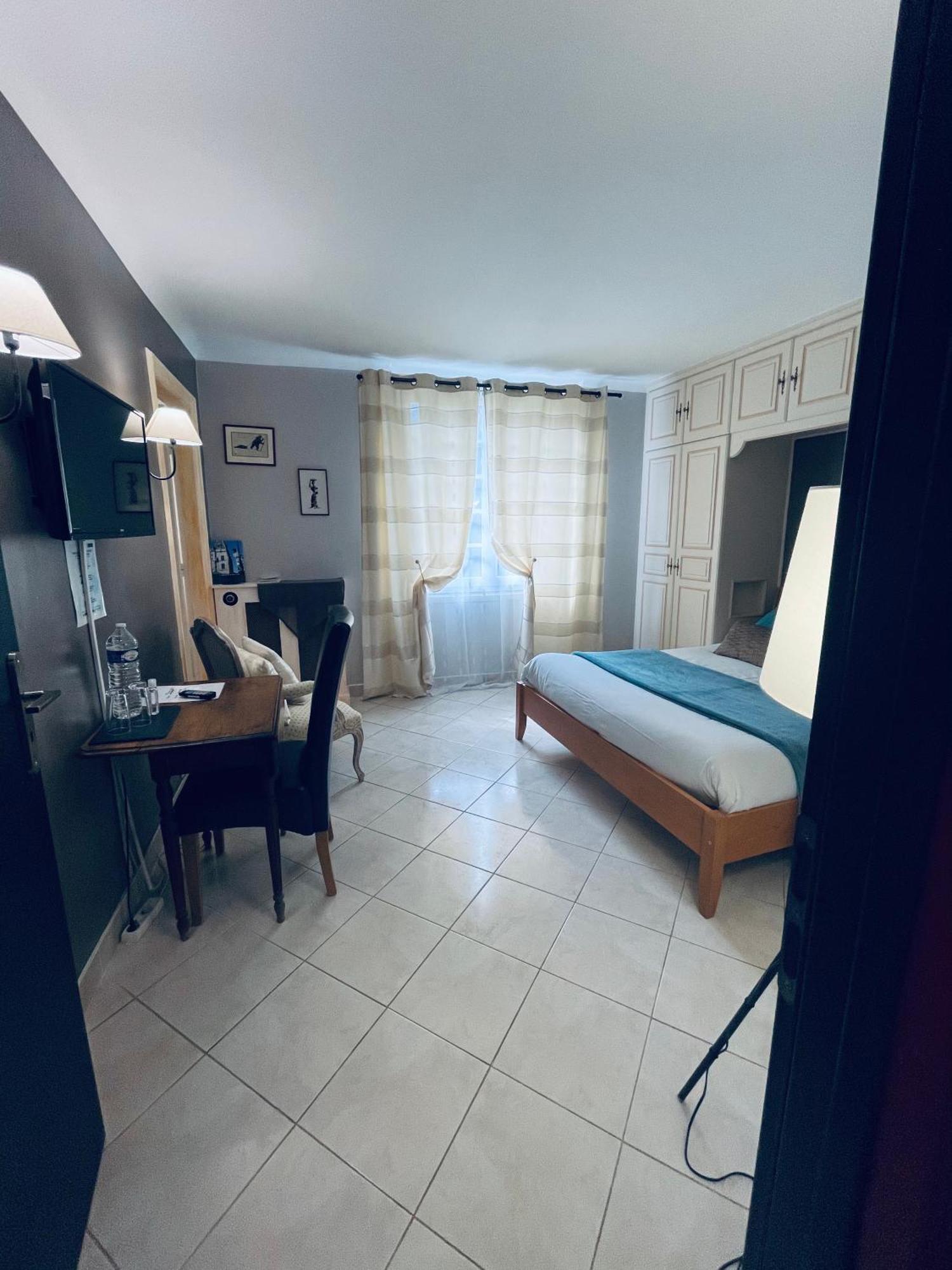 La Colliniere Hotel Sainte-Gemme-Moronval Quarto foto